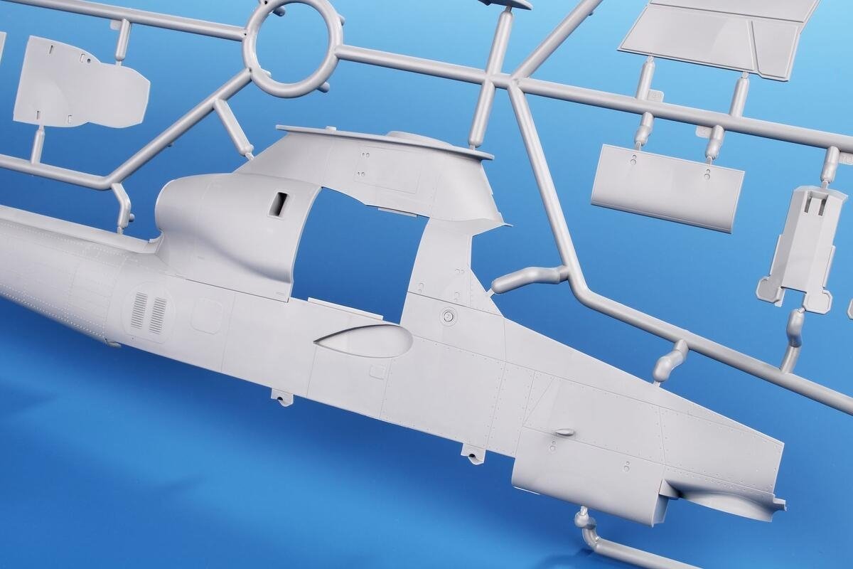 Kit de maquette haute technologie Special Hobby 32086 Cobra « Marines/US Navy » au 1/32 – image 6