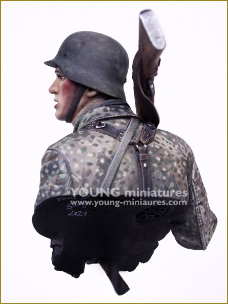 Young Miniatures YM1895 Young German Soldier WWII 1/10 – Bild 3