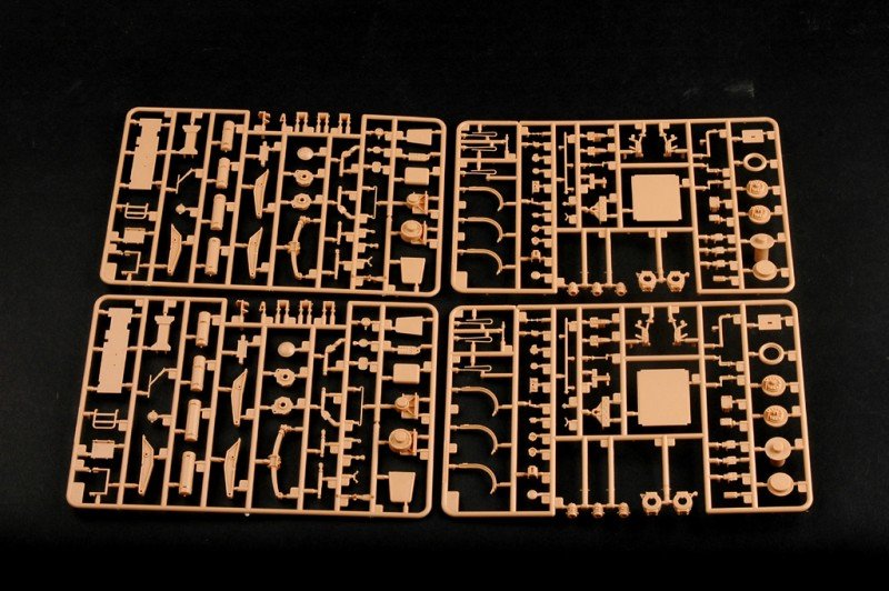 Hobby Boss 85502 M1070 Truck Tractor and M1000 HET Semi-trailer 1/35 – Bild 2