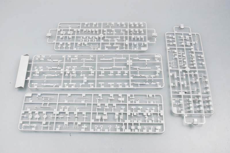 Trumpeter 05775 German Cruiser Admiral Hipper (1940) 1/700 – image 4