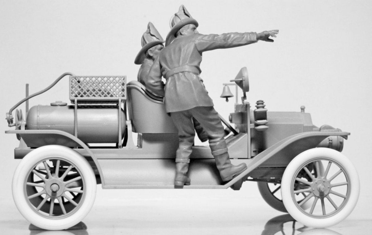 ICM 24006 American Fire Truck Crew (1910s) (2 figures) 1/24 – image 8