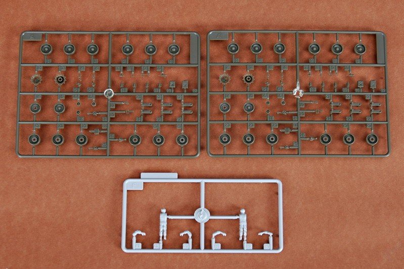 Trumpeter 07219 JAPAN TYPE90 TANK 1/72 – image 3
