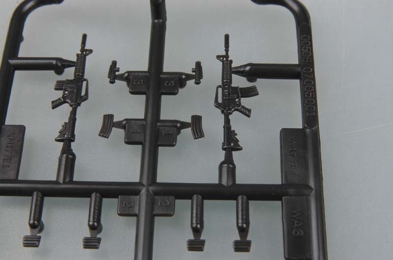 Trumpeter 00505 American machine gun AR-15/M16/M4 FAMILY-XM117 E1/E2 1/35 – immagine 3