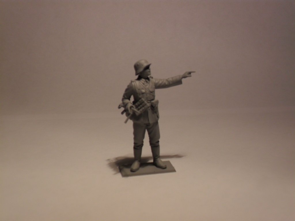 ICM 35103 Sd.Kfz.251/1 Ausf.A with German Infantry 1/35 – immagine 8