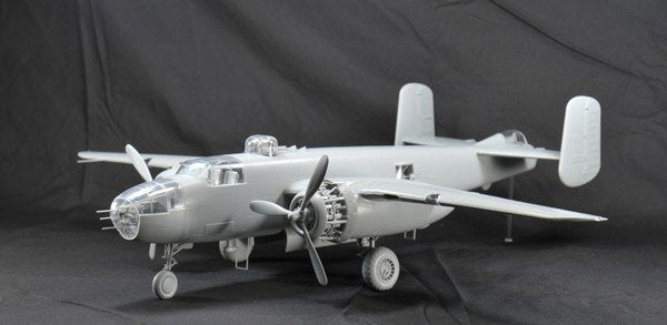HK Models 01E02 B-25J Mitchell &amp;quot;Strafer&amp;quot; 1/32 – imagen 3