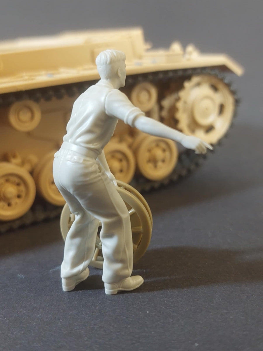 Panzer Art FI35-239 German tank mechanic at work No2 1/35 – Bild 2