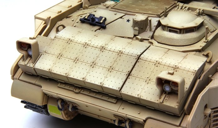 Meng Model SS-004 U.S.Infantry Fighting Vehicle M2A3 Bradley w/BUSK 1/35 – immagine 3