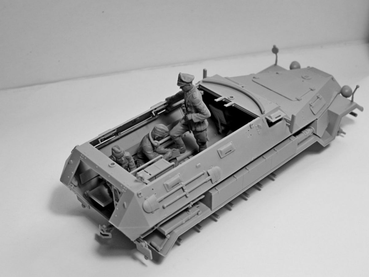 ICM 35105 Beobachtungspanzerwagen Sd.Kfz.251/18 Ausf.A WWII German Observation Vehicle with crew 1/35 – imagen 10
