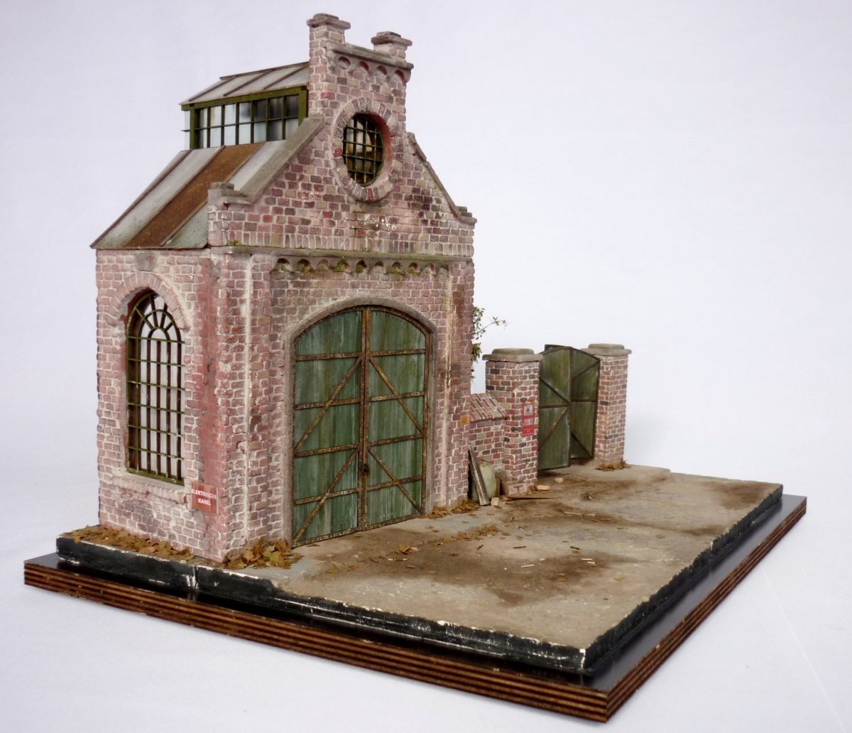 RT-Diorama 35289 Diorama-Base: Industrial Workshop 1/35 – Bild 6