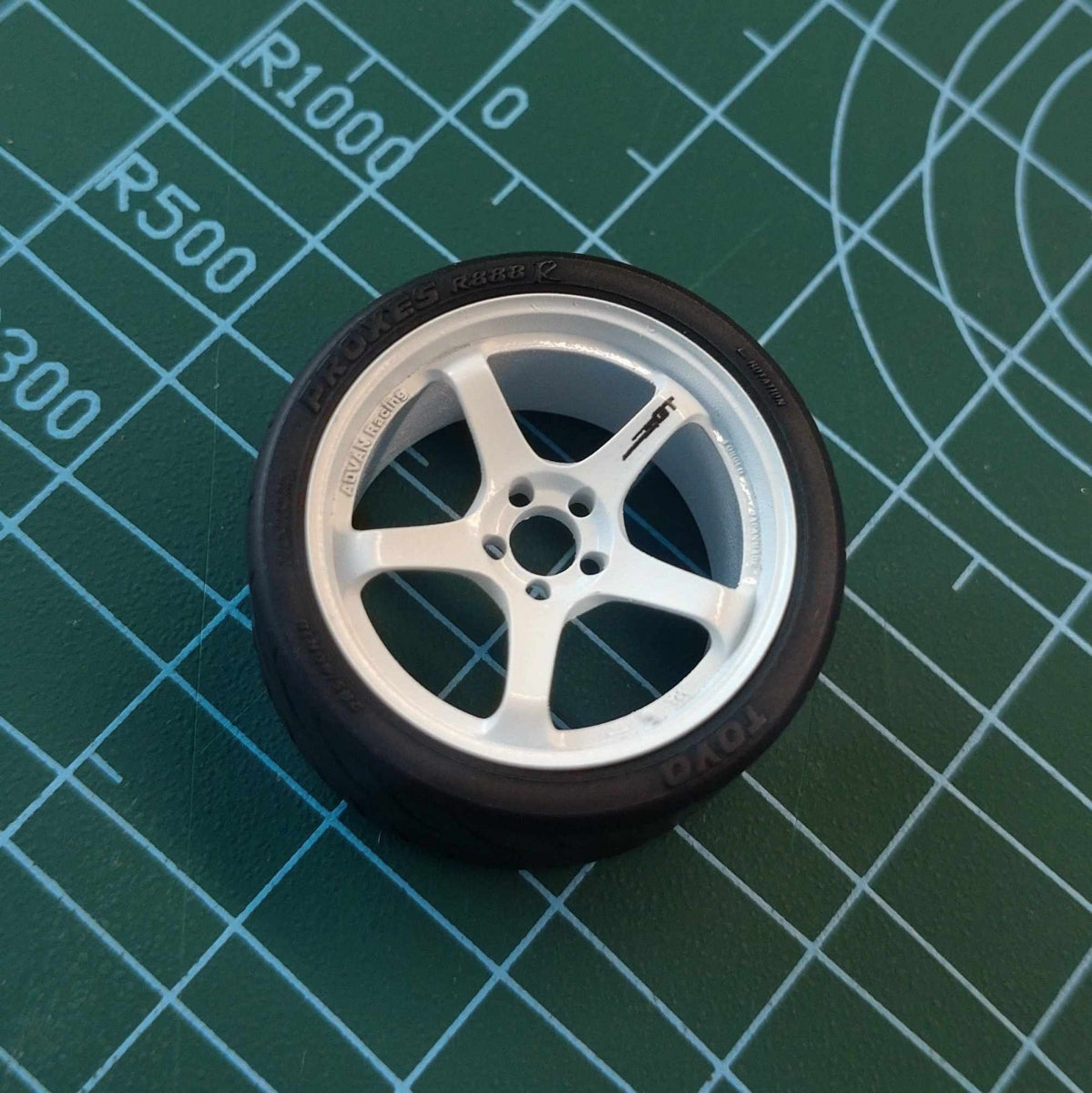 Yamamoto YMPRIM21 Advan Racing GT 4 18&amp;quot; + Tires 1/24 – image 5