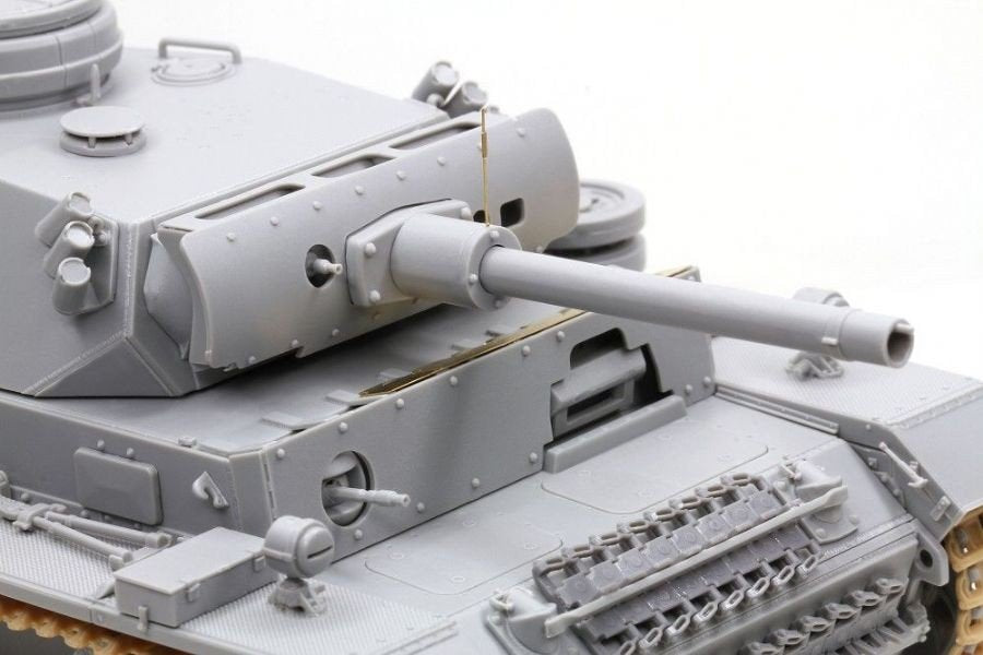 Cyber Hobby 6616 Sd.Kfz.141/3 Pz.Kpfw.III (FL) 1/35 – zdjęcie 8