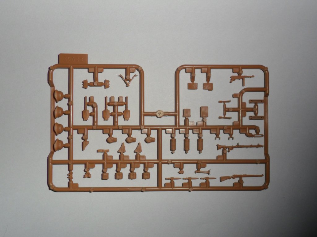 ICM 35103 Sd.Kfz.251/1 Ausf.A with German Infantry 1/35 – immagine 16