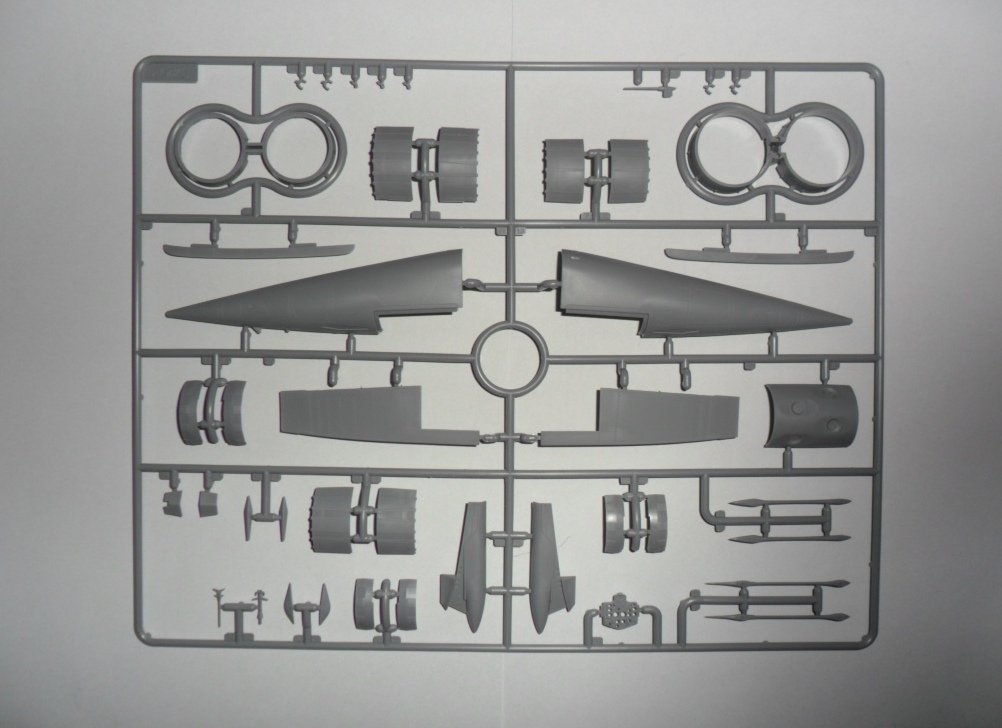 ICM 48904 MiG-25 RBF, avion de reconnaissance soviétique (1/48) – image 6