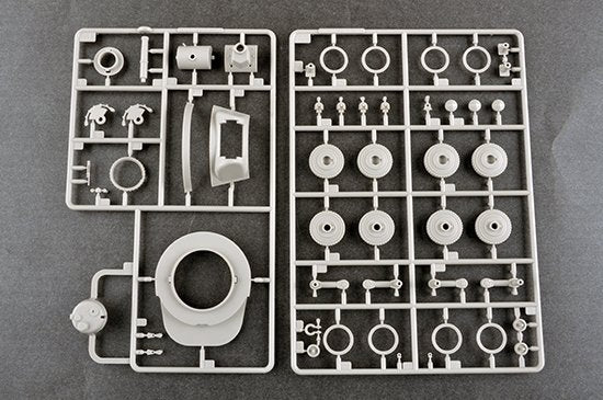 Trumpeter 09590 Soviet T-100 Heavy Tank 1/35 – Bild 5