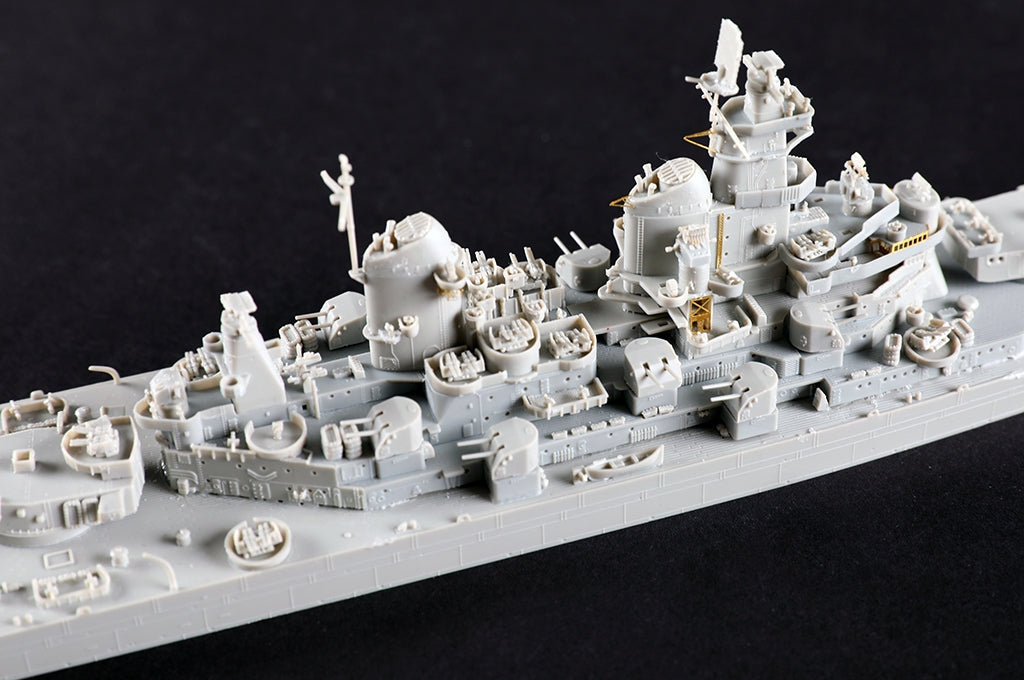 Trumpeter 06749 USS Iowa BB-61 1/700 – image 13