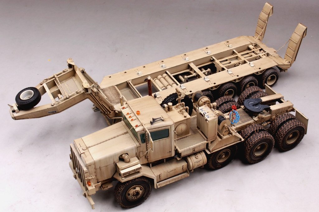 Hobby Boss 85519 M911 C-HET avec semi-remorque pour engins lourds m747 (1/35)  – image 8