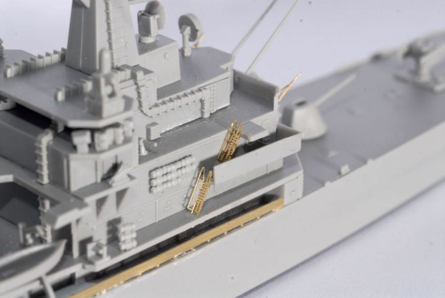 Dragon 7090 USS Virginia (CGN-38) 1/700 – image 9