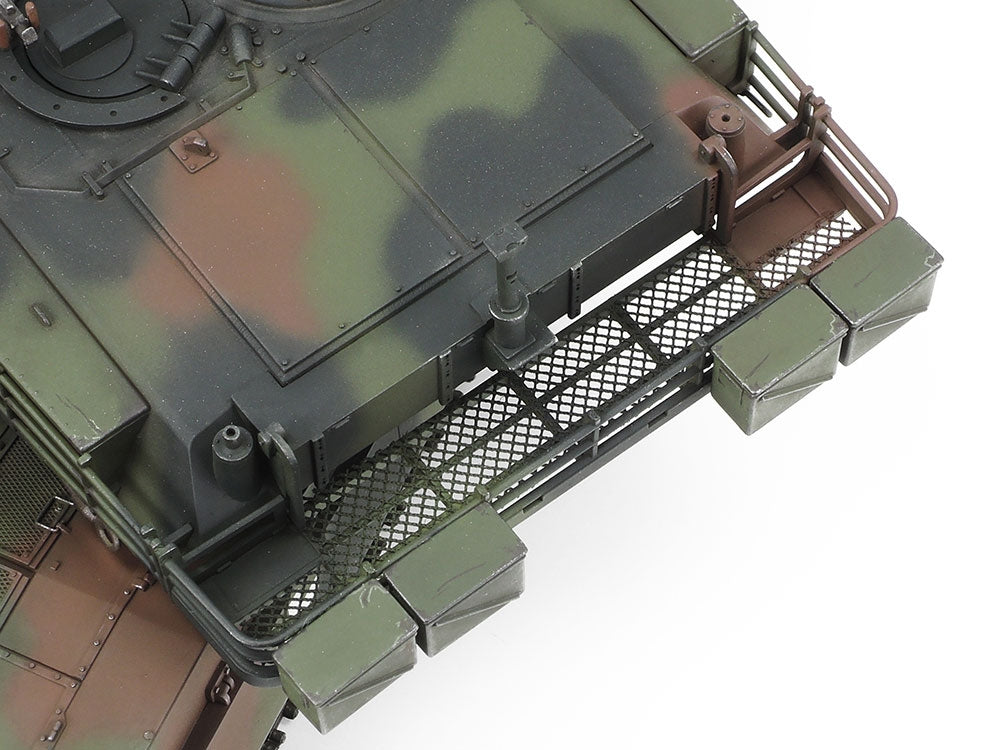 Tamiya 25216 U.S. M1A1 Abrams Tank &amp;quot;Ukraine&amp;quot; 1/35 – immagine 3