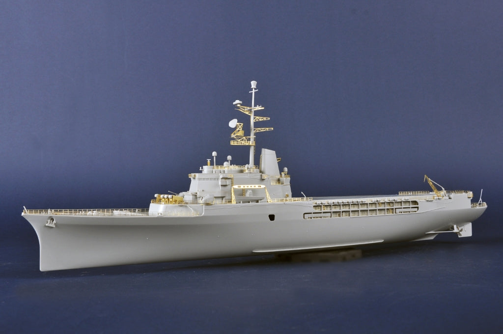 Trumpeter 05635 French Navy Helicopter Cruiser Jeanne dArc 2008 1/350 – Bild 5