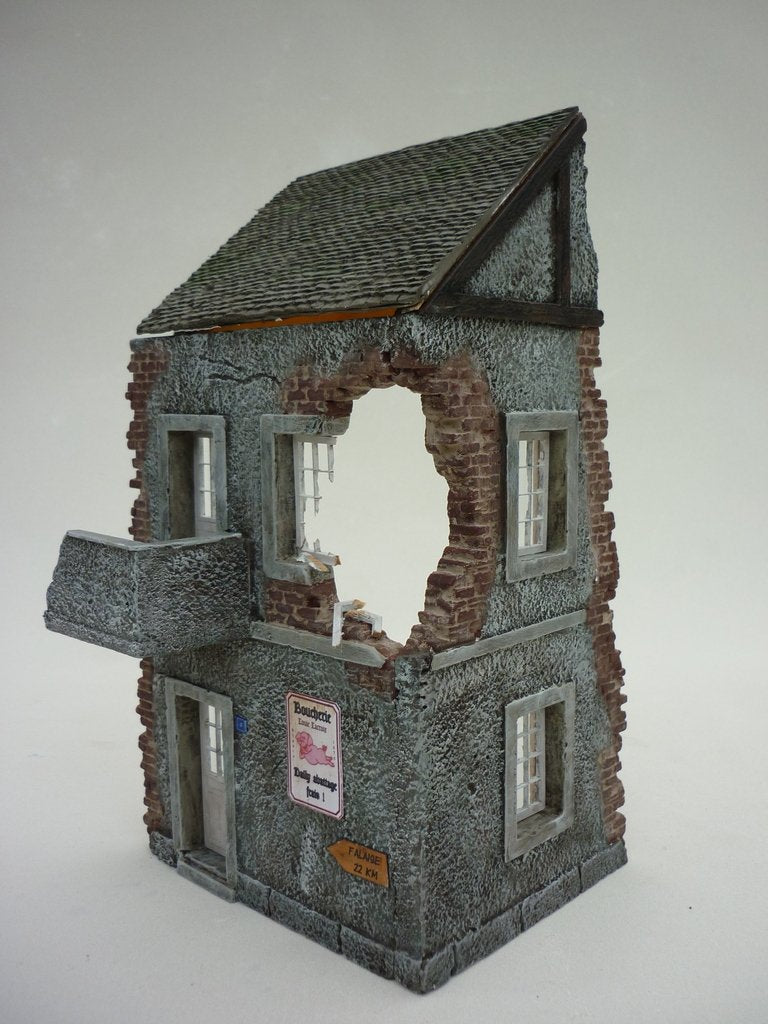 RT-Diorama 35175 Damaged Village House 1/35 – image 4