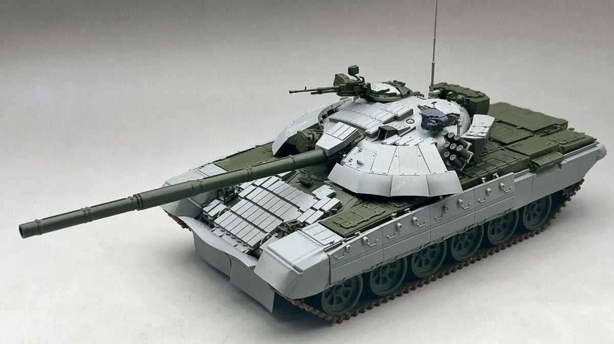Amusing Hobby 35A067 T-72AMT - Ukraine Main Battle Tank 1/35 – image 2