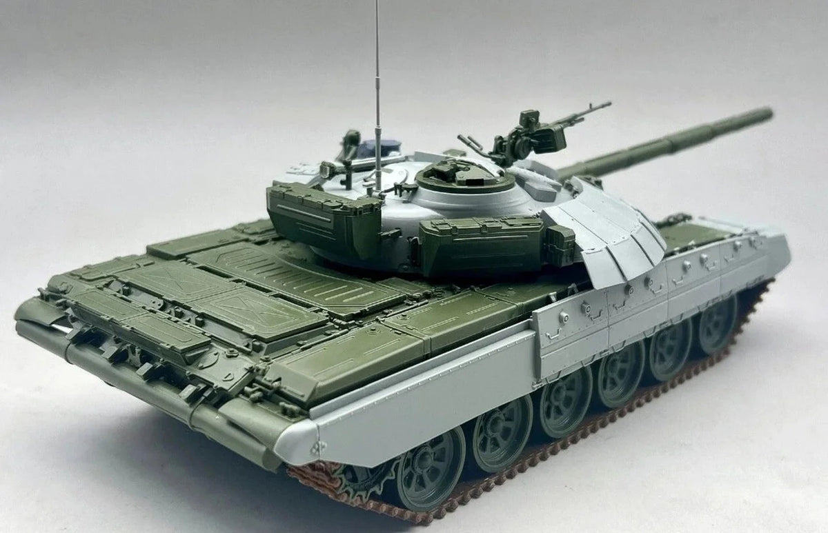 Amusing Hobby 35A067 T-72AMT - Ukraine Main Battle Tank 1/35 – image 4