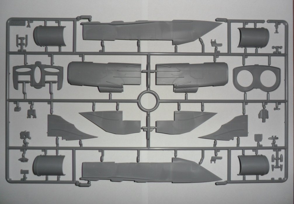ICM 48904 MiG-25 RBF, avion de reconnaissance soviétique (1/48) – image 10