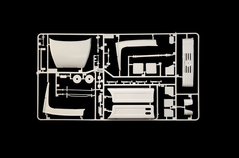 Italeri 3956 Mercedes Benz SK 1844 LS V8 1/24 – image 7
