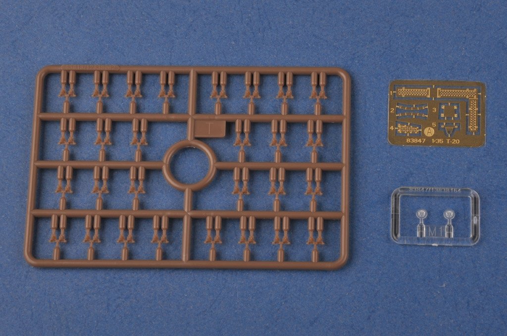 Hobby Boss 83848 Soviet T-20 Armored Tractor Komsomolets 1940 1/35 – immagine 6