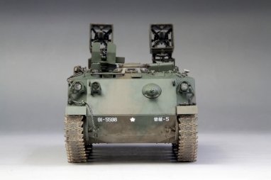 Fine Molds FM53 Véhicule blindé de transport de troupes Type 60 des Forces d&amp;#39;autodéfense terrestres japonaises avec MAT 1/35 – image 6