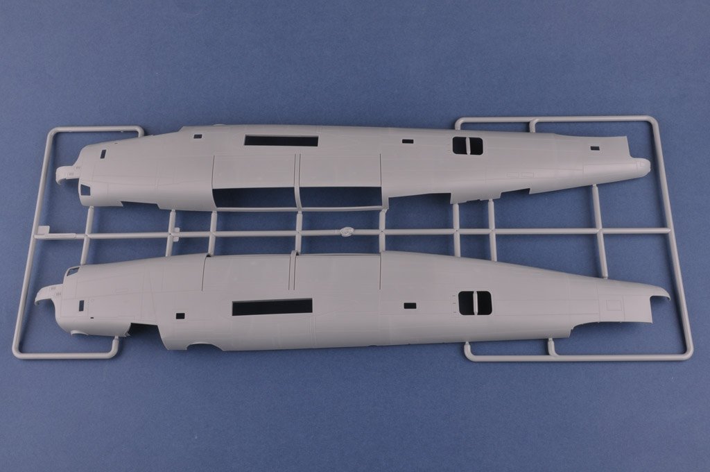Hobby Boss 83211 B-24J Liberator 1/32 – image 5