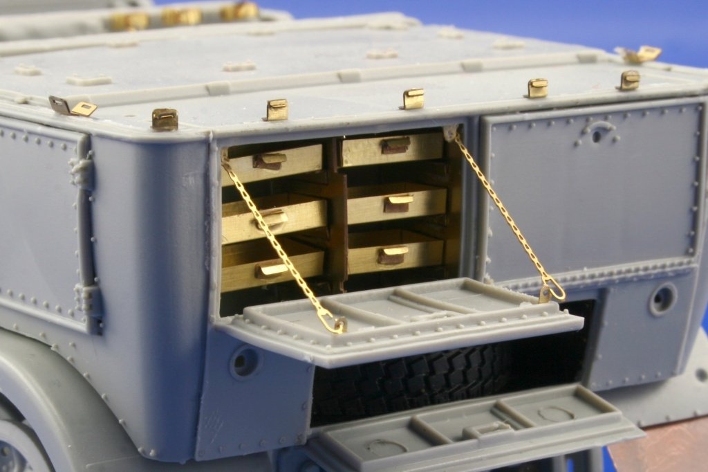 Eduard 36066 Sd. Kfz.7 Zugkraftwagen 8t tool boxes 1/35 Trumpeter – immagine 3