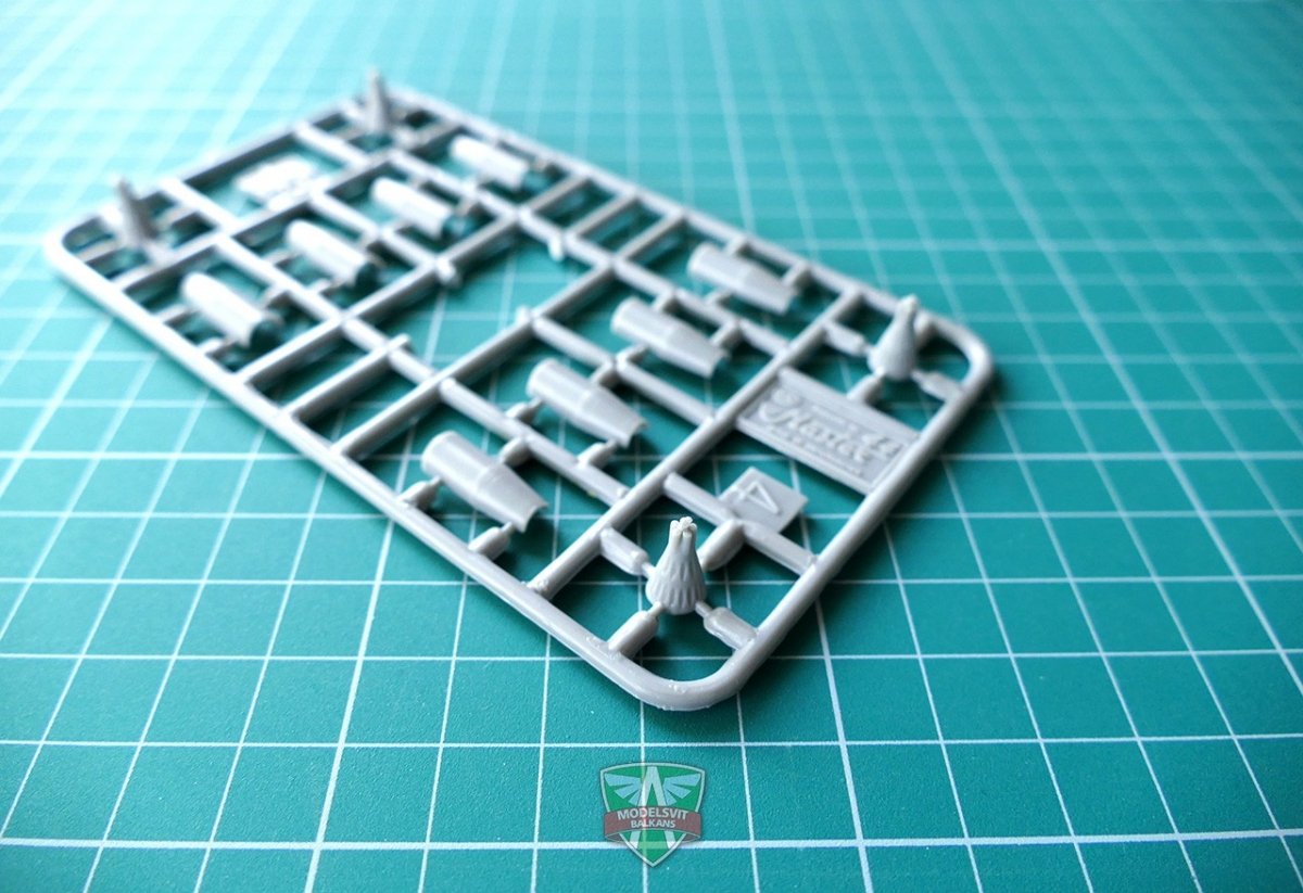 Modelsvit 72017 Sukhoi Su-17 Early version 1/72 – immagine 3