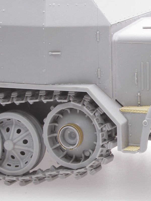 Dragon 6553 3.7cm FlaK 43 auf Sd.Kfz.7/2 1/35 – immagine 4