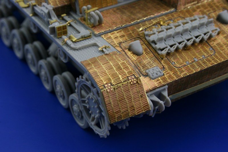 Eduard 35948 Zimmerit StuG. IV Ausf. G fin 1/35 Dragon – image 7