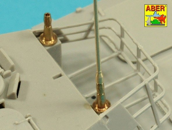 Aber R-44 Zestaw 2 anten VHF pojazdów NATO / Set of 2 NATO antennas with mount bases 1/35 – immagine 11
