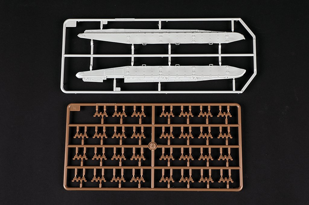 Trumpeter 09602 Char soviétique T-72 Ural avec blindage réactif Kontakt-1, échelle 1/35 – image 16