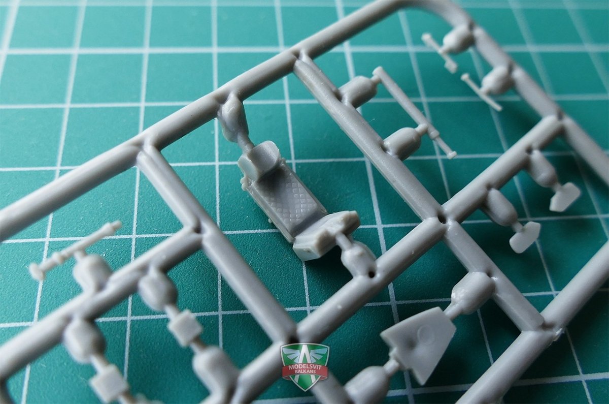 Modelsvit 72010 Mikoyan I-3U(I-420) Soviet interceptor 1/72 – imagen 3