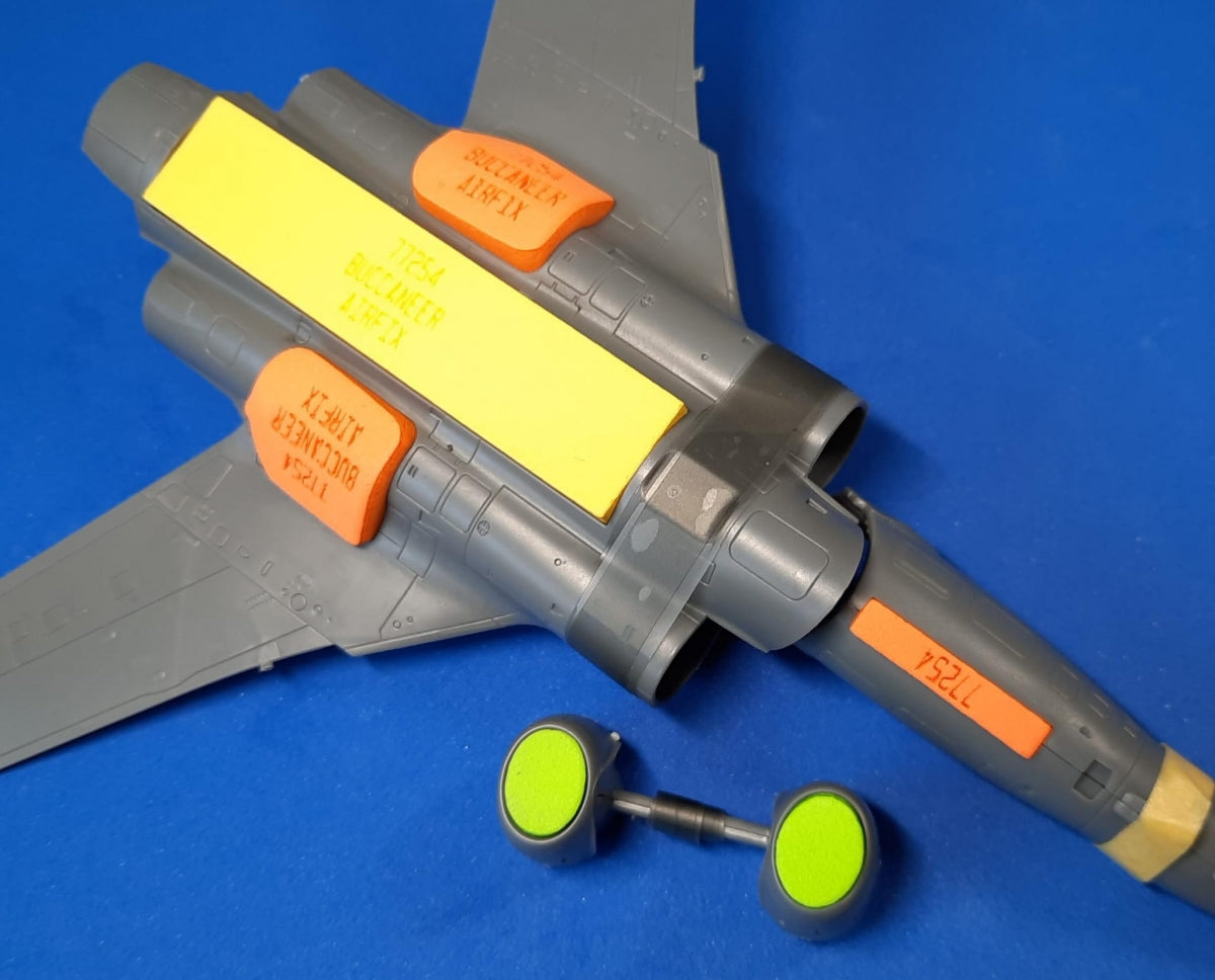 Omask 77254 Blackburn Buccaneer wheel bay foam plugs (for Airfix) 1/72