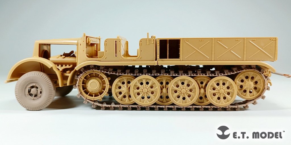 E.T. Model P35-062 WWII German Sd.Kfz.9 18t FAMO Sagged front wheels and Workable Track 1/35 – Bild 11
