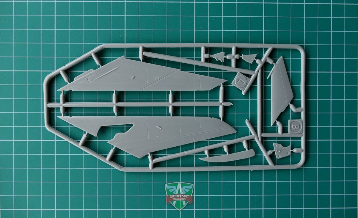 Modelsvit 72010 Mikoyan I-3U(I-420) Soviet interceptor 1/72 – imagen 5