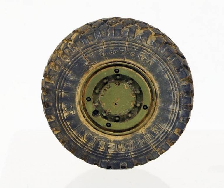Panzer Art RE35-489 SPz 2 “Luchs” road wheels (Michelin XZL pattern) 1/35 – Bild 2