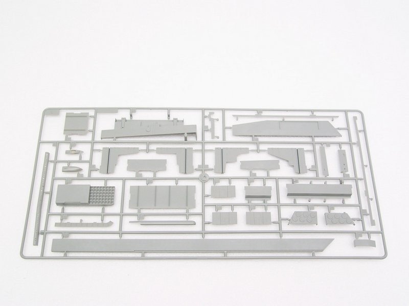 Trumpeter 05606 USSR Admiral Kuznetsov aircraft carrier 1/350 – Bild 24