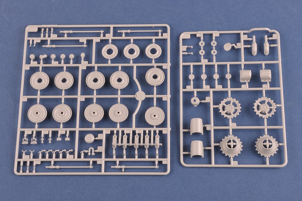 Hobby Boss 84558 Pz.Kpfw.VI Sd.Kfz.182 Tiger II Porsche Early production vehicle Fgst.Nr.280009 1/35 – zdjęcie 8