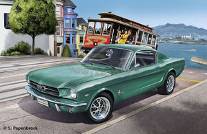 Revell 67065 Ford Mustang 1965 2+2 Fastback Model Set 1/24 – Bild 2