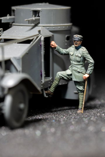 Copper State Models F35-023 Italian Armoured Car Officer getting inside 1/35 – Bild 2