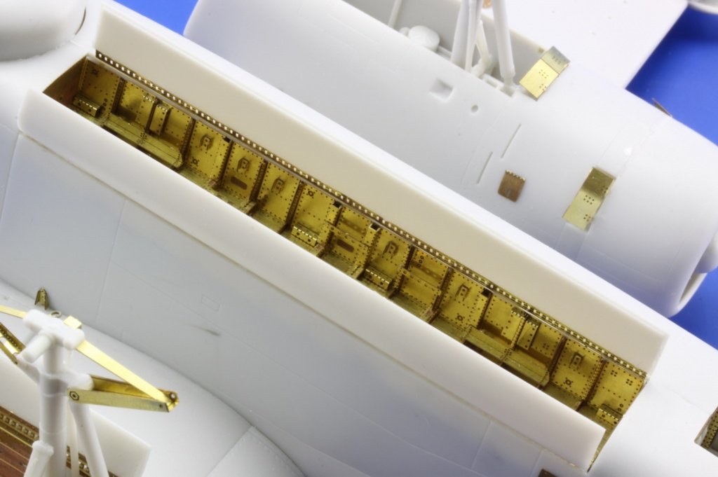 Eduard 48699 S-2E bomb bay 1/48 Kinetic – image 2