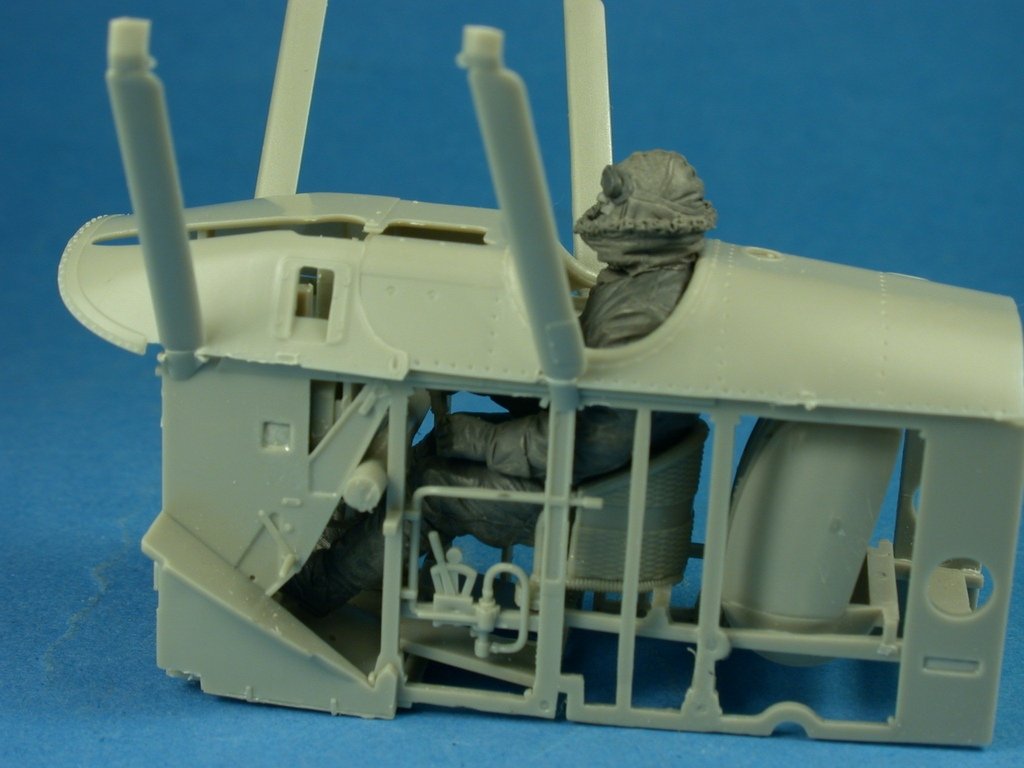 Copper State Models F32-038 Seated RFC Pilot in Sidcot suit 1/32 – immagine 3
