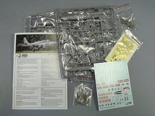 Arma Hobby 70001 TS-11 Iskra bis DF - deluxe set 1/72 – zdjęcie 2