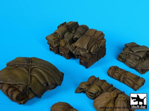 Black Dog T35143 Tentage+bedrols N 1/35 – image 3